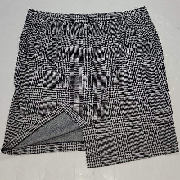 Lane Bryant Skirt Size 22 Black/White Houndstooth - Picture 2 of 5